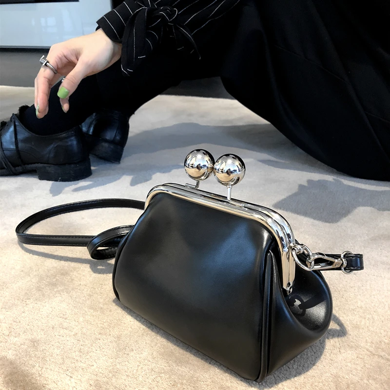Vinatge Shell Clip Shouder Bags Women Designer Wide Strap Handbags Luxury Pu Leather Chains Crossbody Bag Lady Small Purses 2021