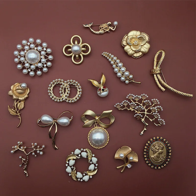 Vintage Matte Gold Color Baroque Style Pin Brooch Antique Palace Pearl Woman Party Retro Corsage Brooches Accessories