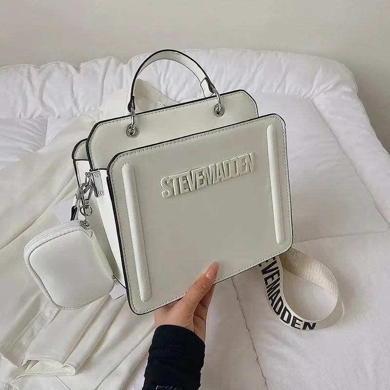 2024 Luxury Fashion High Quality Leather Women's Shoulder Bag Featuring Classic Letter Printing and Single Shoulder Strap