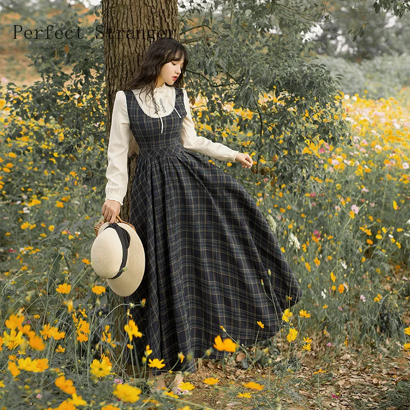 2021 Autumn Winter New Arrival Vintage Stand Collar Floral Embroidery Long Sleeve Plaid Women Long Cotton Dress High Quality
