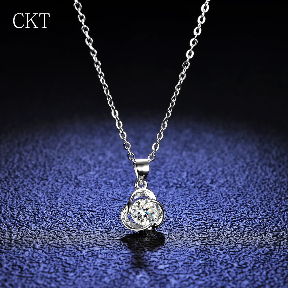 Luxury Platinum Pendants 0.5 Carat Moissanite Diamond Necklace for Women Clover Windmill New Collarbone Chain Wedding Jewelry