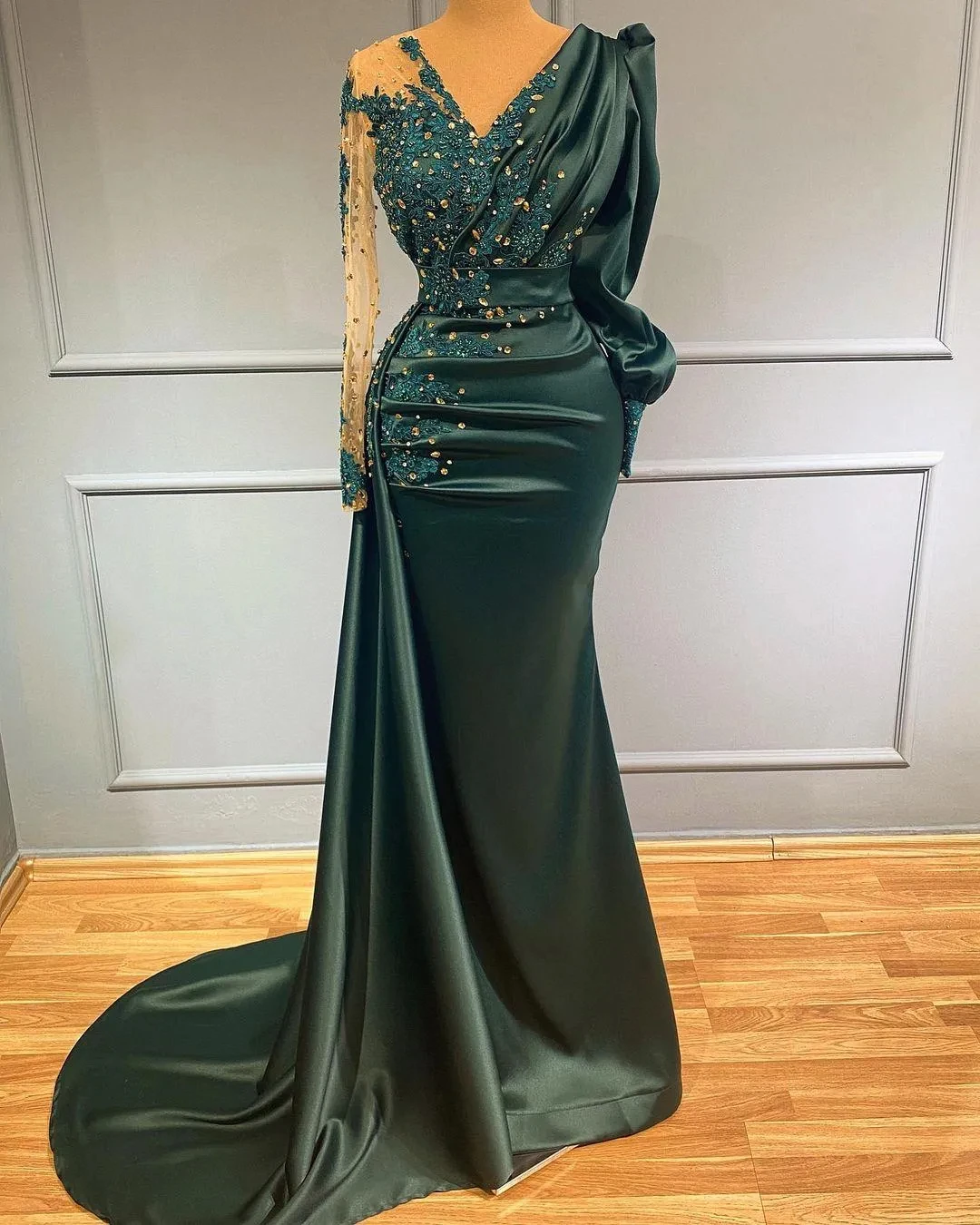 2024 Dark Green V Neck Evening Dresses Party Wear Satin Crystal Long Sleeves Mermaid Prom Dress Custom Made Women Formal Gowns