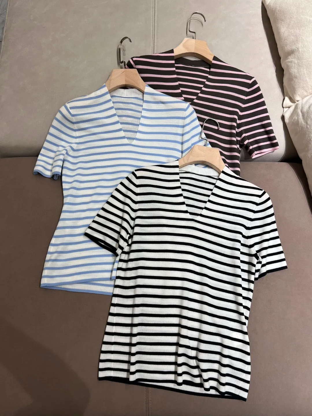 24 Spring New V-neck Women's Knitted Short Sleeve Striped Super Fine Wool Soft Short Sleeve