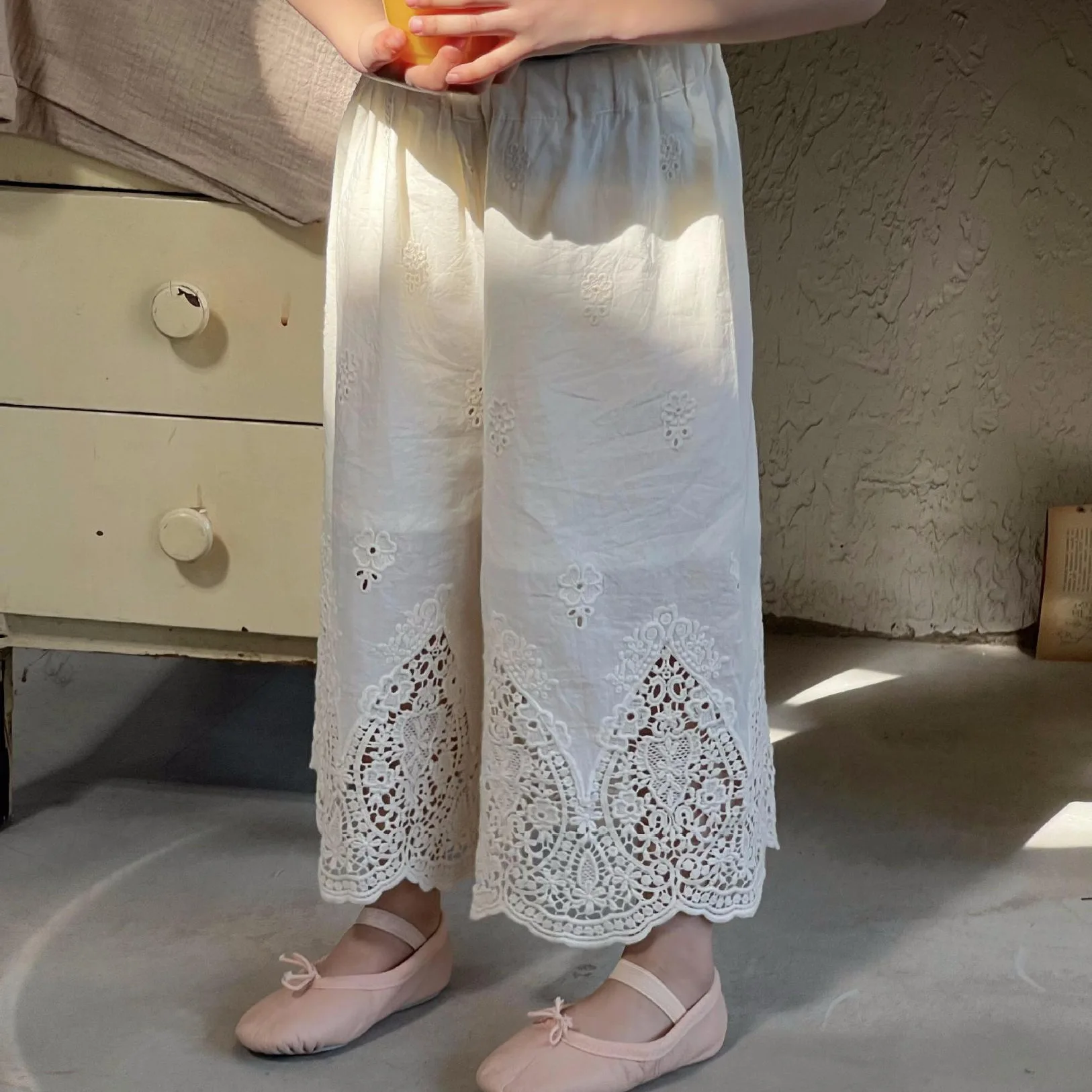 Children Clothing Girls Lace Casual Pants Korean Style 2024 Summer New Fashionable Girls Solid Color Embroidery Lace Pants
