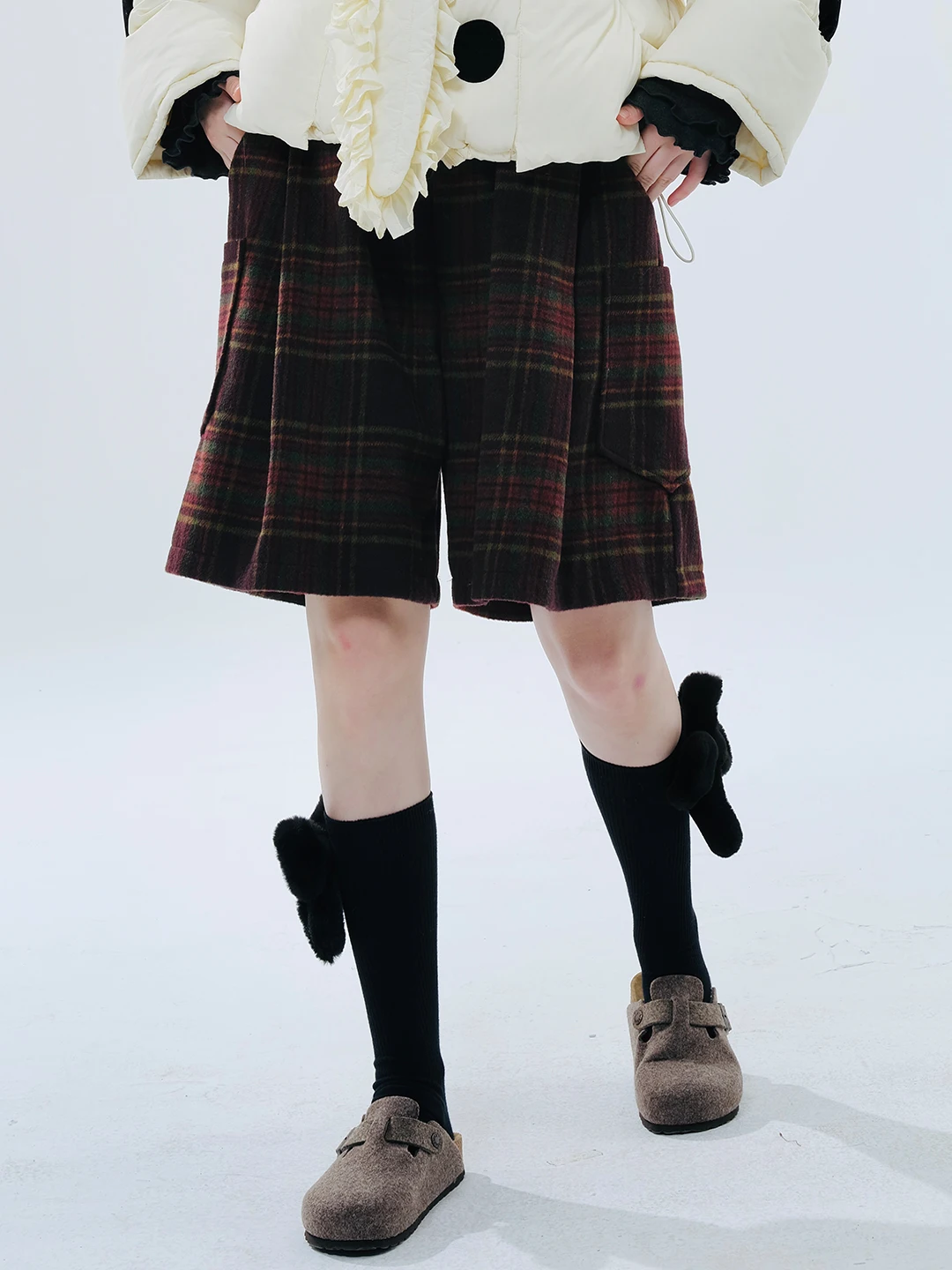 IMAKOKONI original design elastic waist plaid pocket loose straight shorts quarter pants 234416