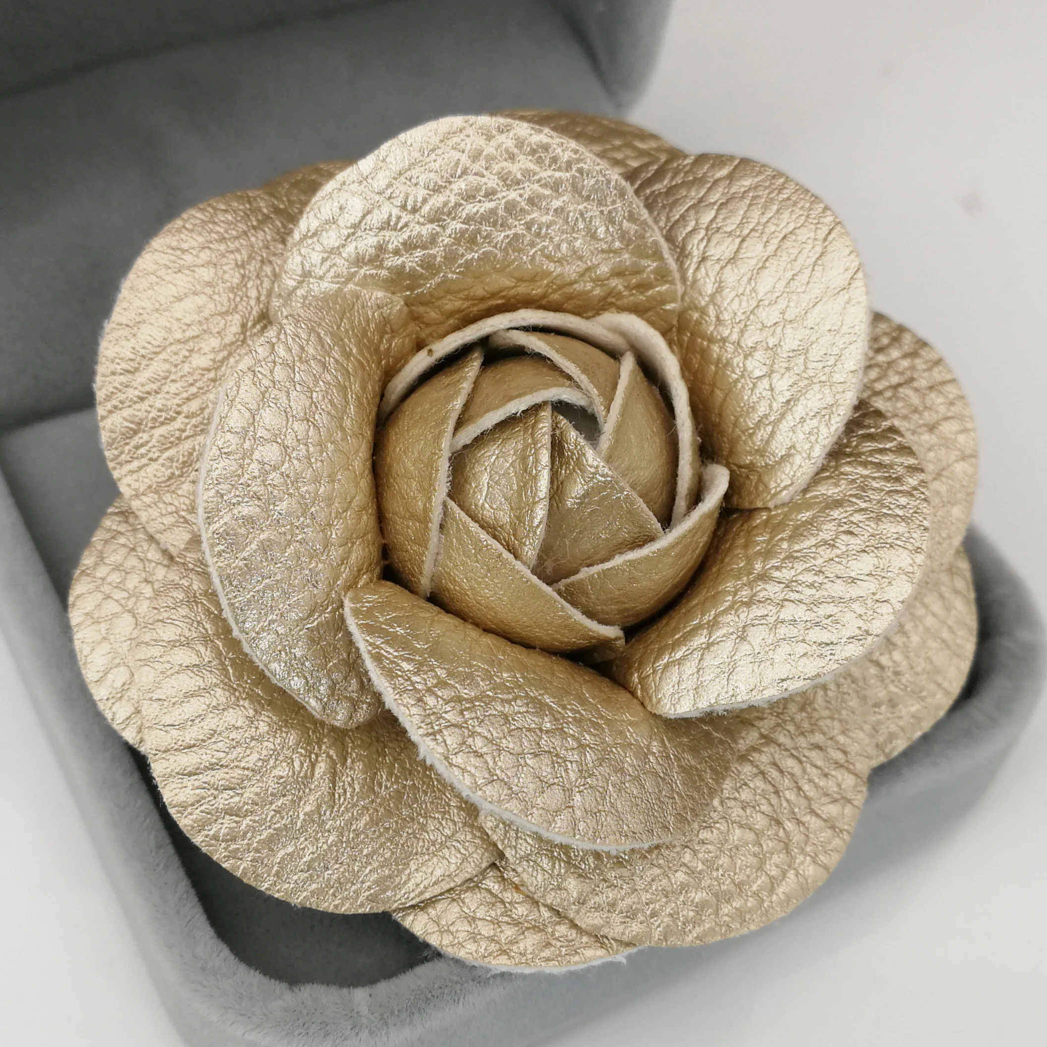 2020 Hot Leather Camellia Brooches For Women Elegant Big Flower Pins Scarf Buckle Fashion Jewelry Coat Accessories Brooch