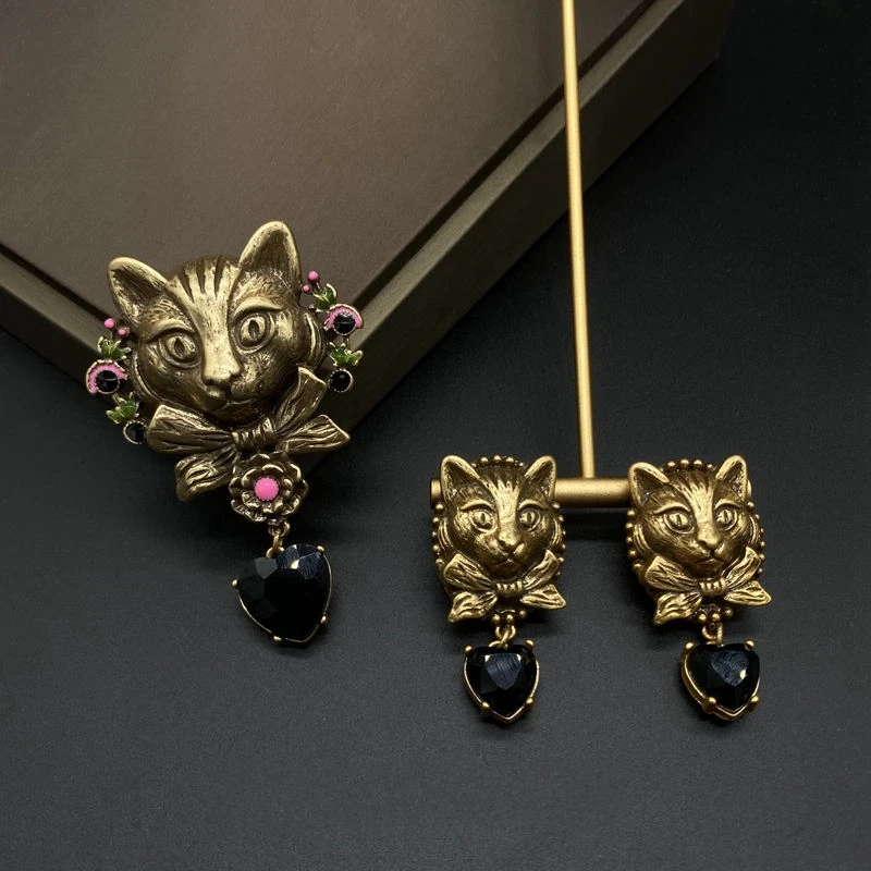 Women Men Vintage Cat Pendant Alloy Badges Brooch Retro Classic Unisex Middel Design Kitten Crystal Suit Coat Pin Jewelry Gift