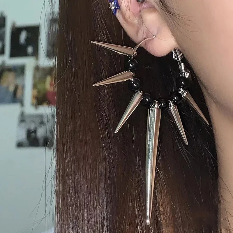 Hip Hop Punk Personality Dark Trend Thorn Rivets Exaggerated Hoop Earrings Women Creative Party Dark Style Jewelry Accessories