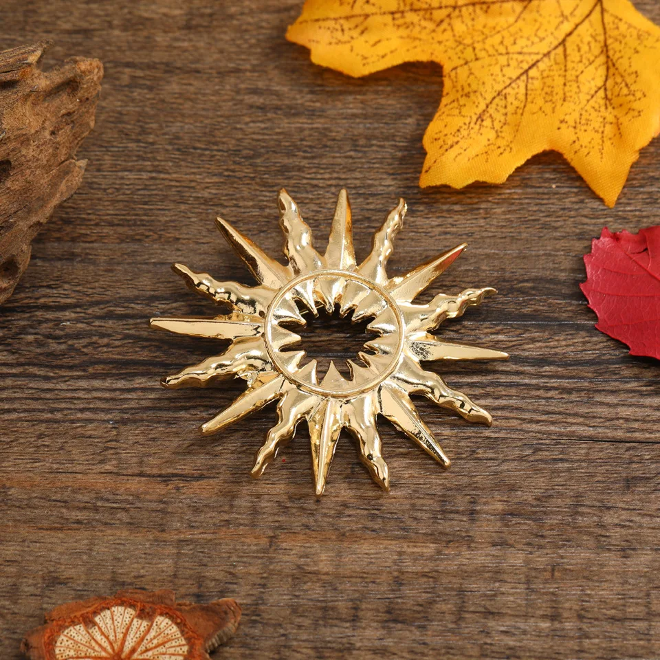 Creative Matte Metal Openwork Sun Brooch Women's Fashion Coat Accessories Men Gold Color Niche Design Simple Corsage Jewelry
