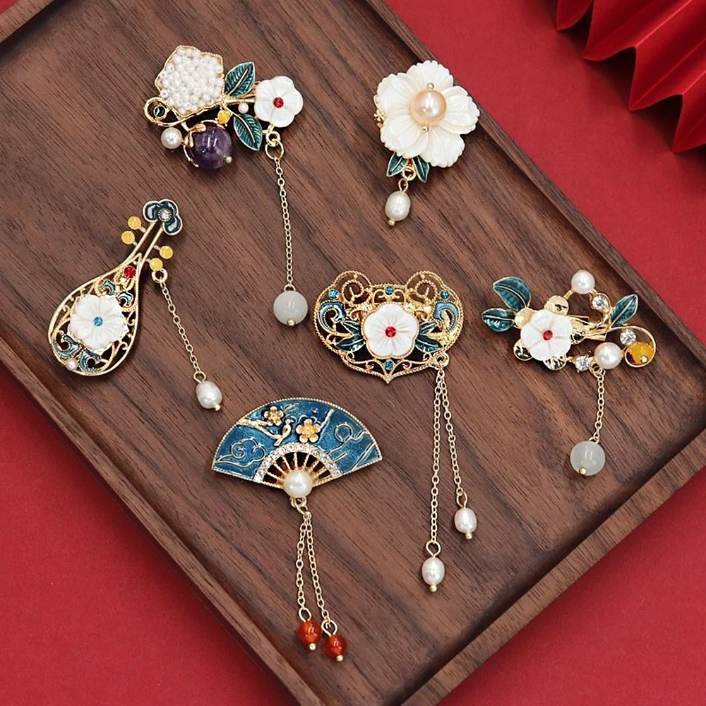 Chinese Style Enamel Pipa Fan Flower Shaped Brooch With Faux Pearl Women Girl Enamel Corsage Pins Scarf Suit Clothes Accessories