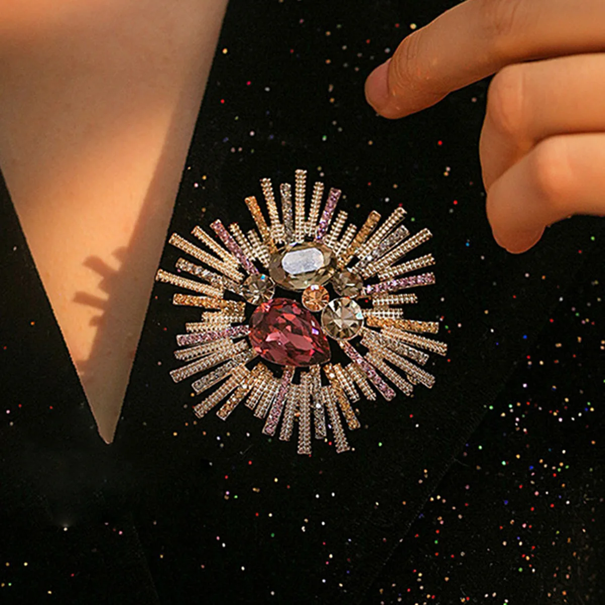 Classic Women Girls Fashion Elegant Crystal Luxury Badges Brooch Exquisite Exagerated Shining Pin Jewelry For Ladies's Party
