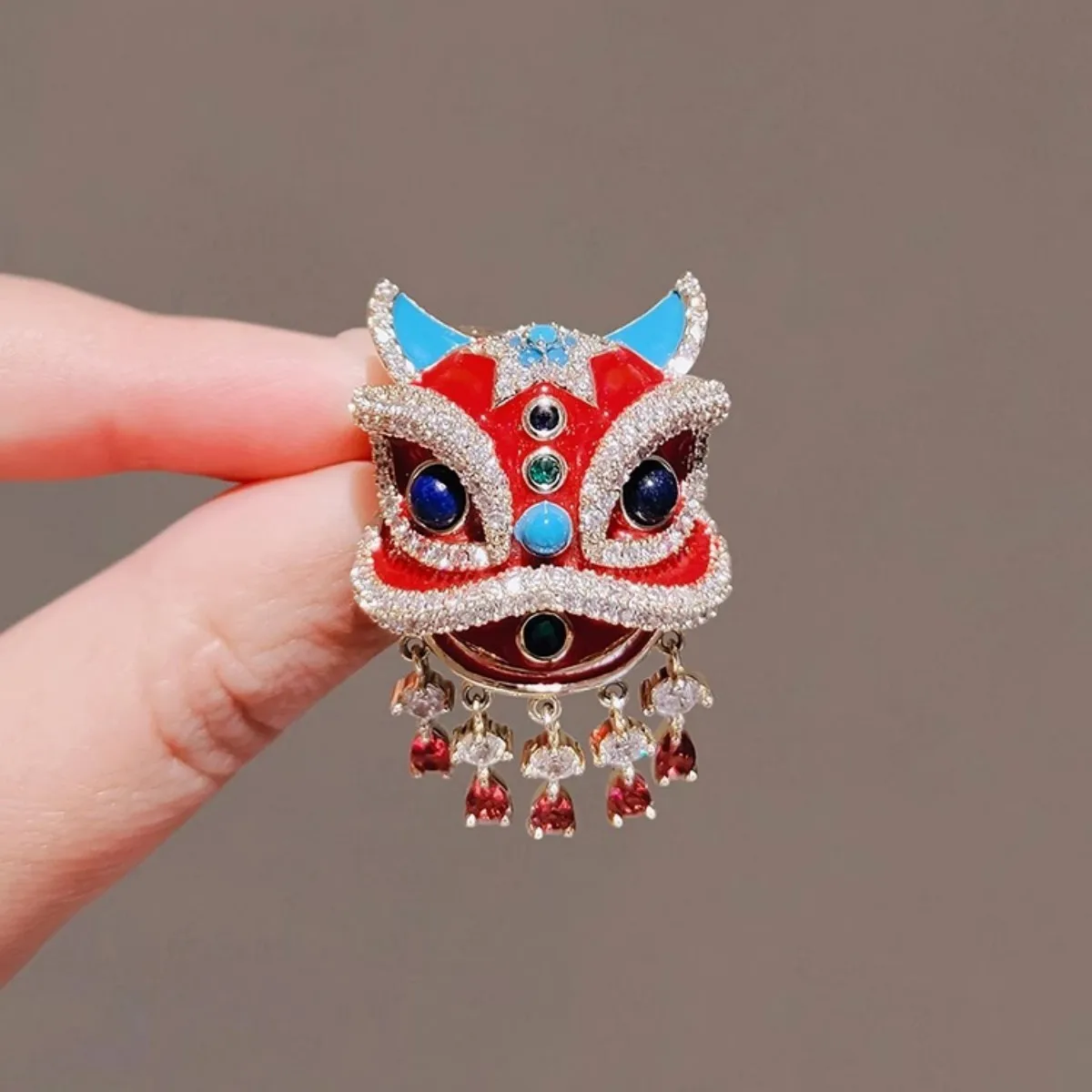 Fashions Retro Lion Dance Enamel Brooch Chinese Style New Year Suit Pins Cartoon Exquisite Dress Shawl Clip Women Men