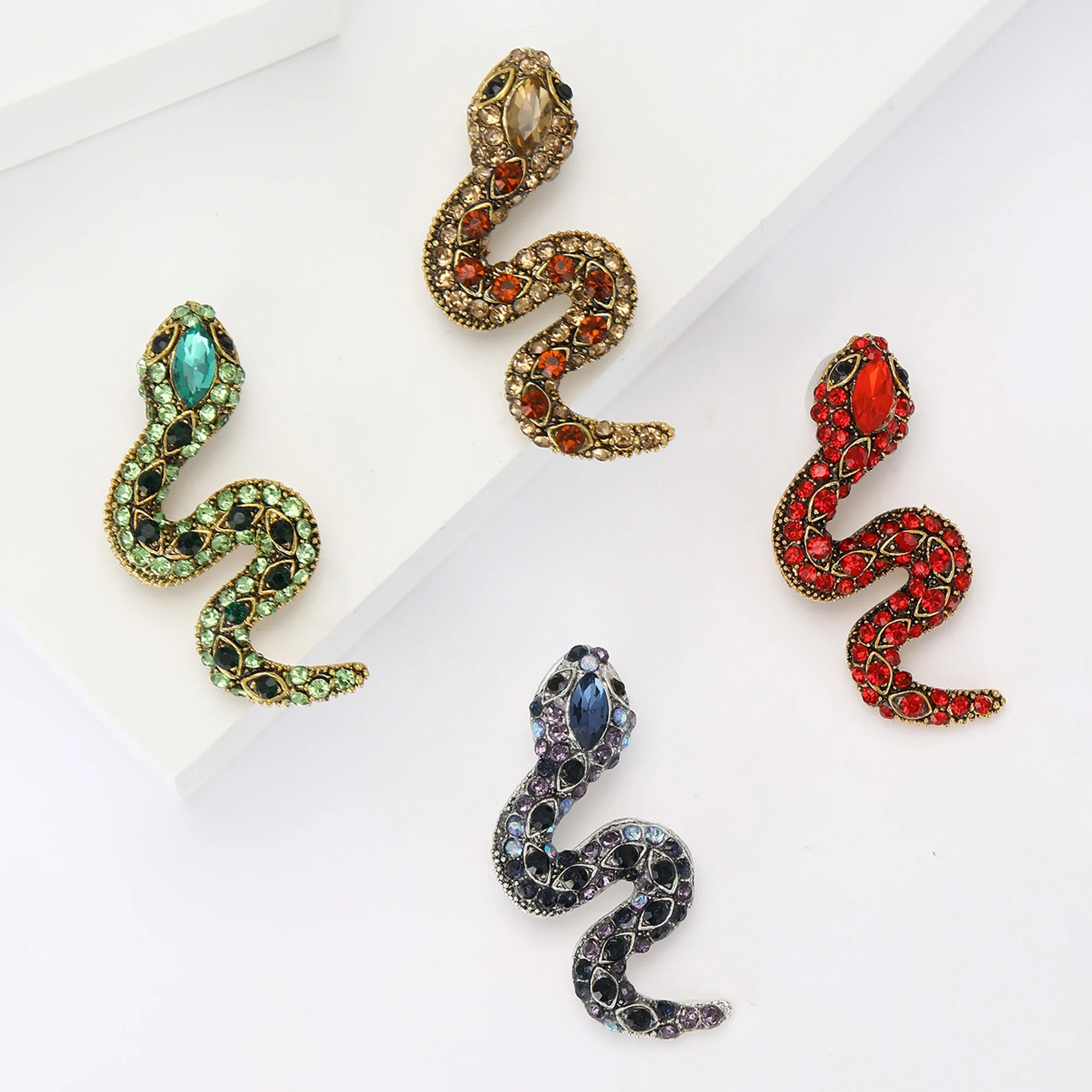 Vintage Rhinestone Small Snake Brooches for Women Unisex Animal Pins 4-color Available Banquet Party Accessories Gifts