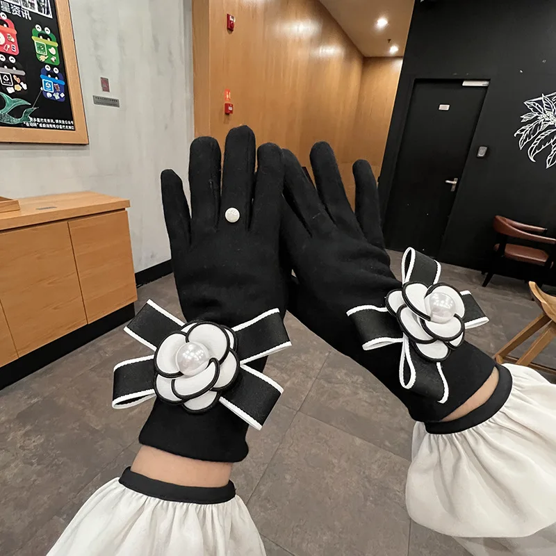 Cashmere gloves small fragrant wind bow camellia warm gloves Korean version of the fashion touch screen gloves C040