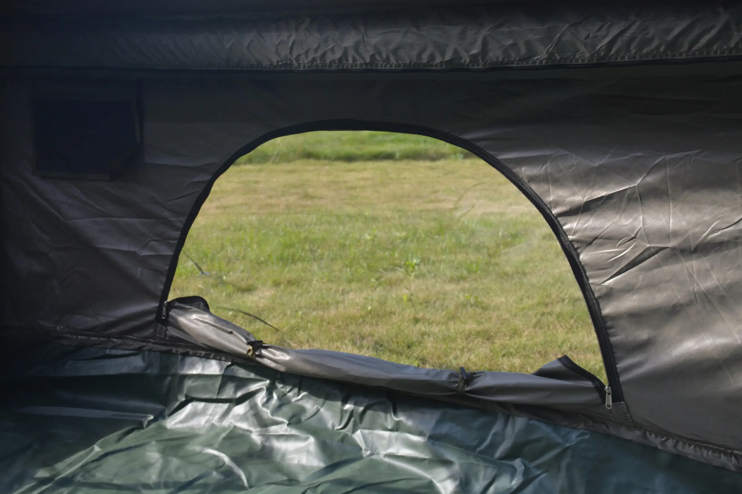 Inflatable 4-Season Camping Tent for 4-6 People - Waterproof & Windproof, Easy Setup Air Tent for Outdoor Glamping - Image 2