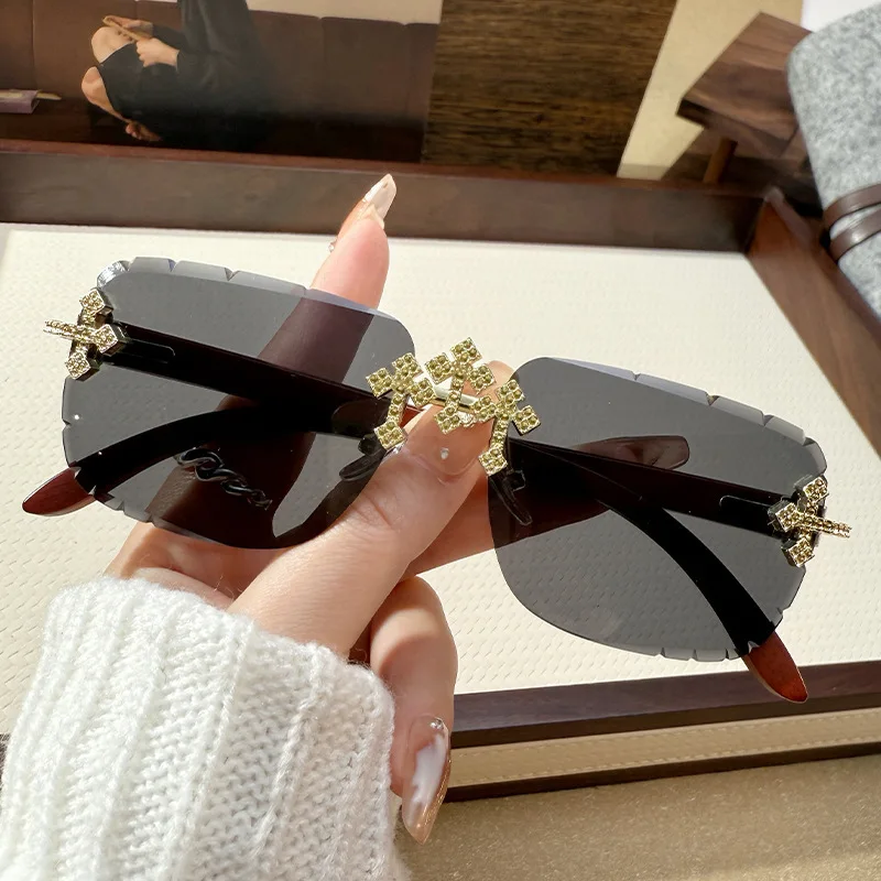 Vintage Rimless Square Cutting Lens Sunglasses Women For Men Luxury Brand Designer Popular Punk Fashion Diamond Cross Sun Glass