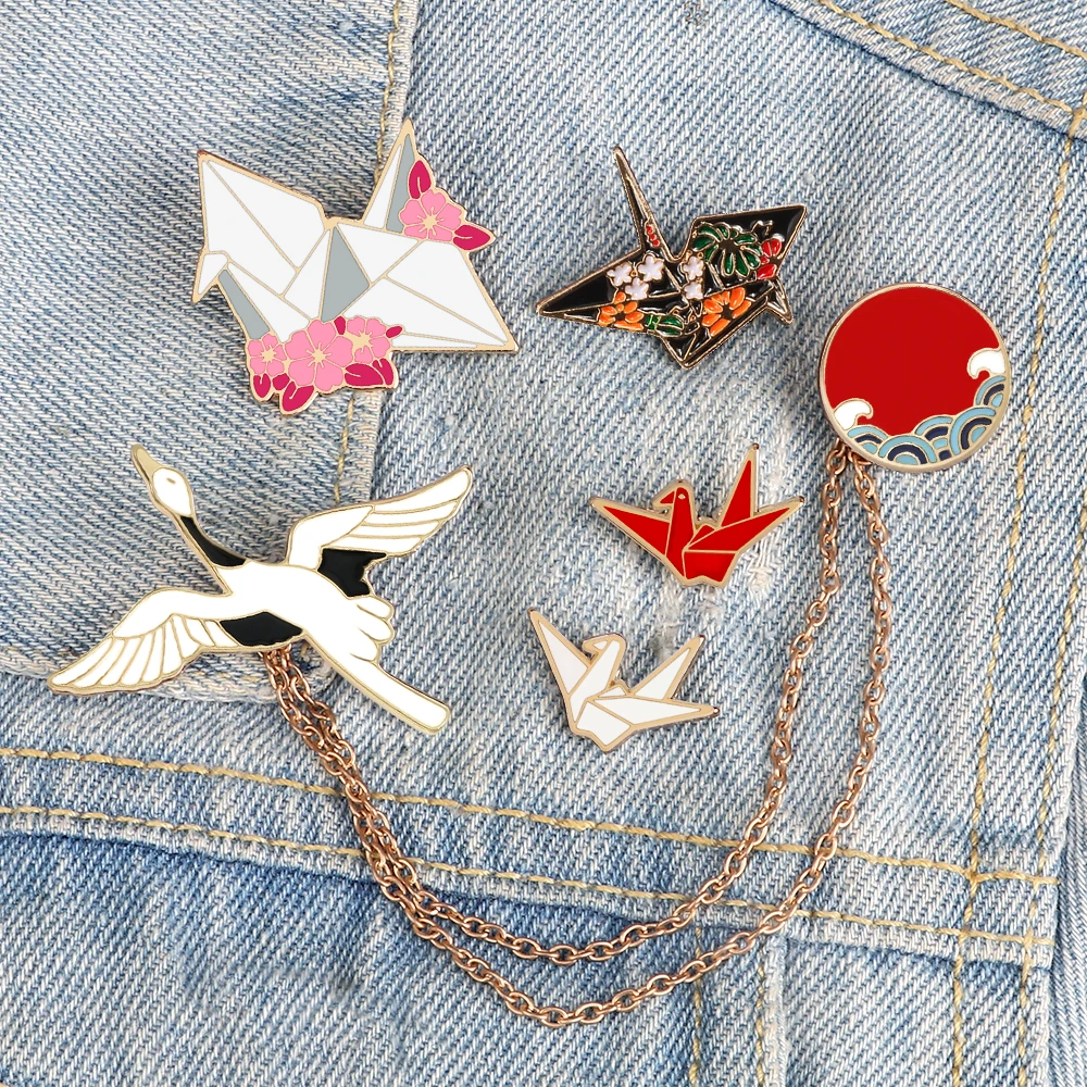 Cute Chinese Style Enamel Pins Lucky Paper Crane Brooches For Women Friends Fashion Animal Badge Backpack Lapel Pin Jewelry Gift