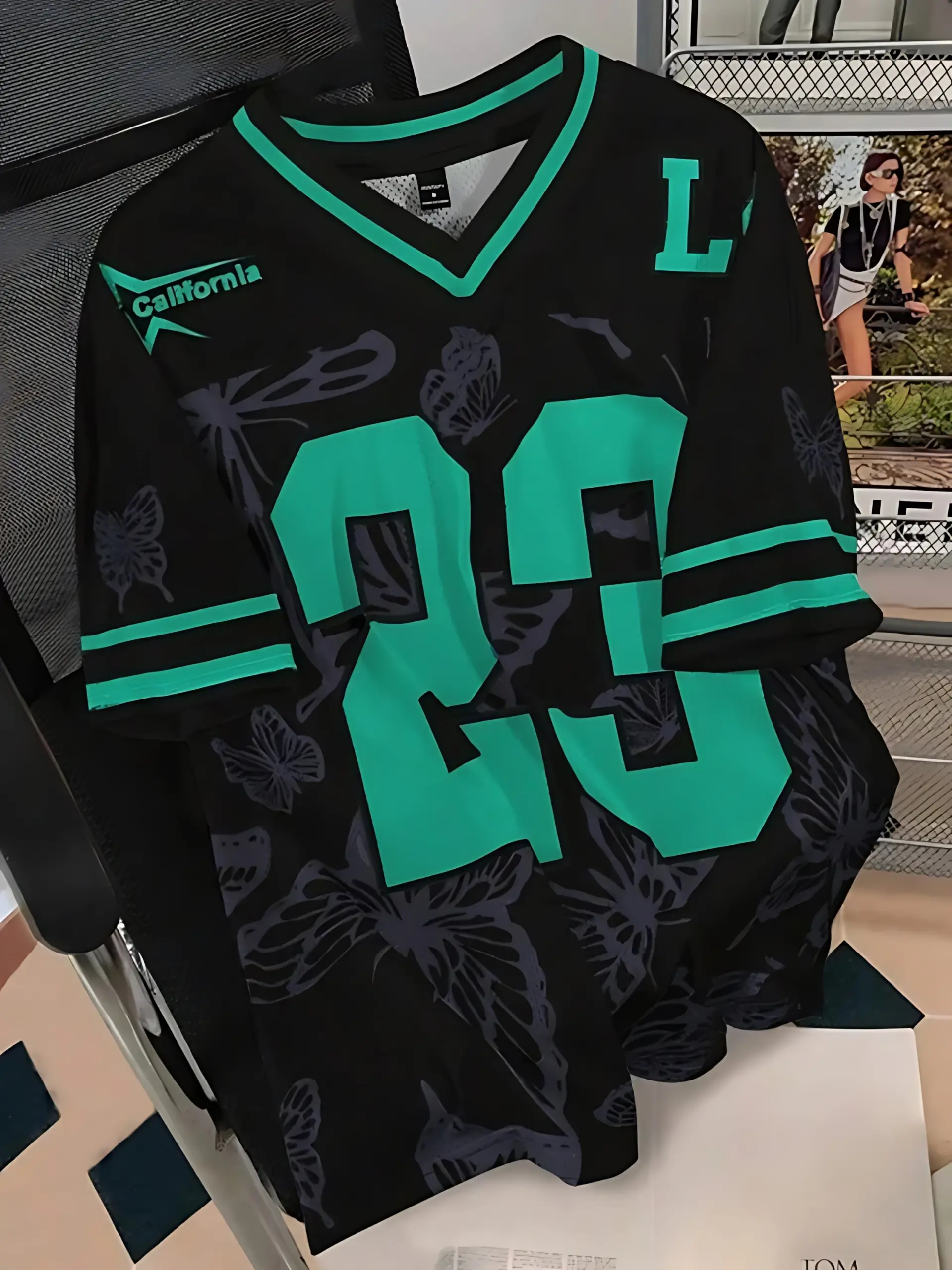 2025 Summer New Men's T-shirt Casual sporty breathable and lightweight V-neck men's T-shirt - Image 4