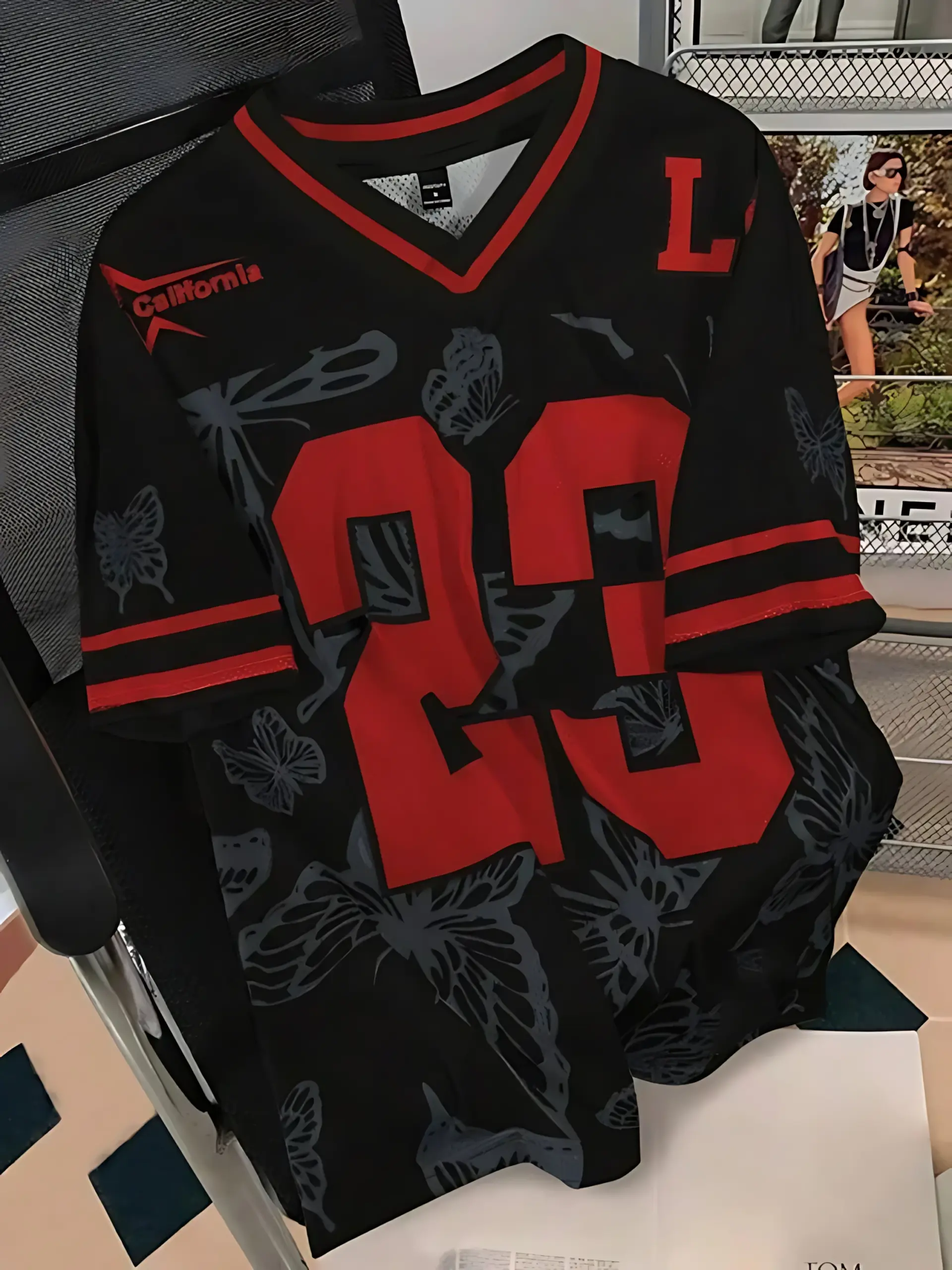 2025 Summer New Men's T-shirt Casual sporty breathable and lightweight V-neck men's T-shirt - Image 2