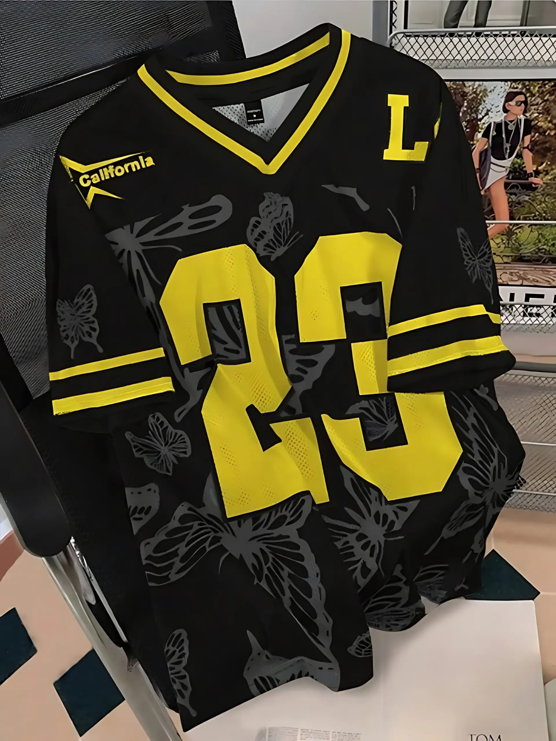 2025 Summer New Men's T-shirt Casual sporty breathable and lightweight V-neck men's T-shirt - Image 3