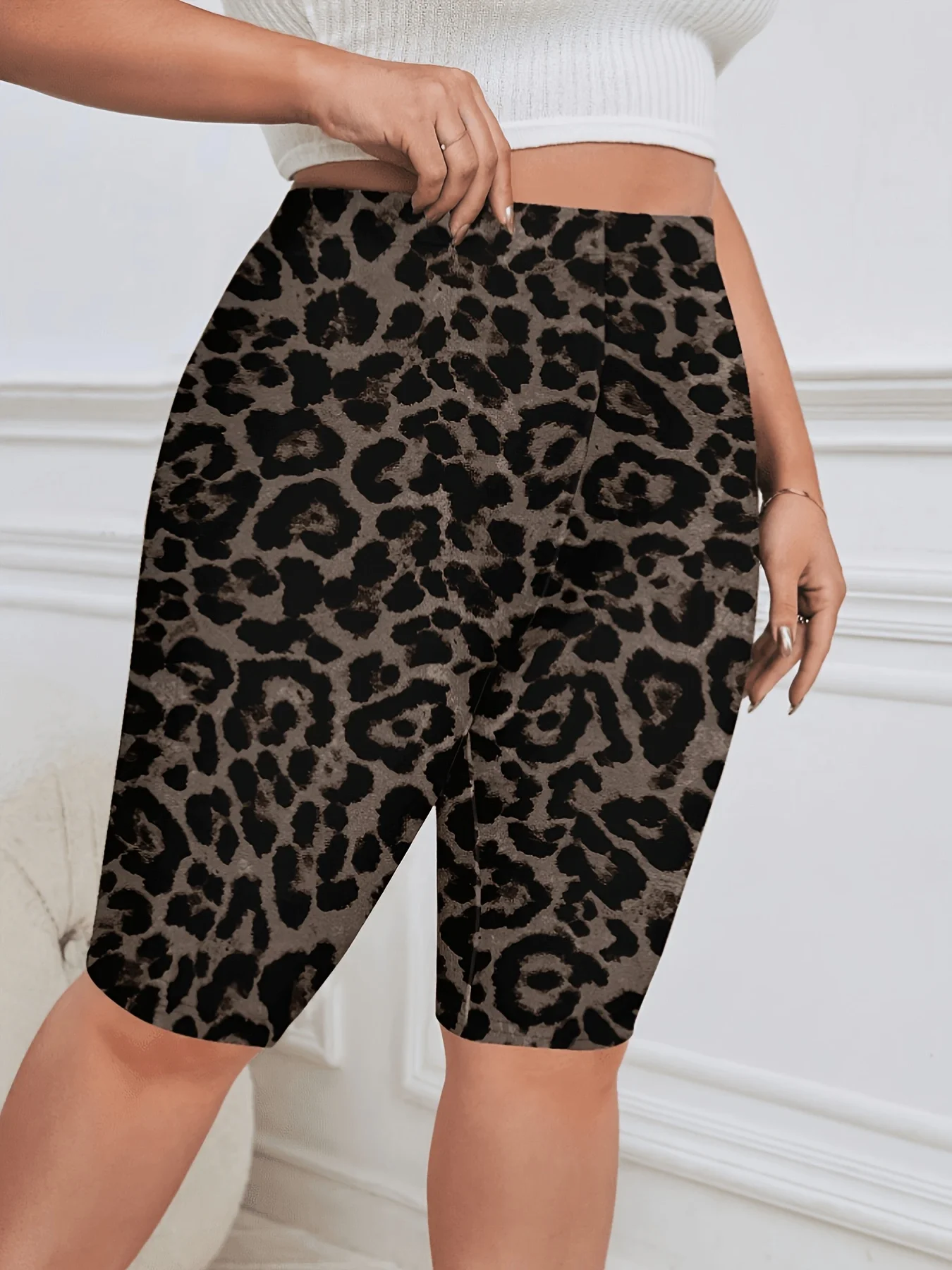 Plus Size Women Elastic Waist Leopard Print Bermuda Leggings - Image 6