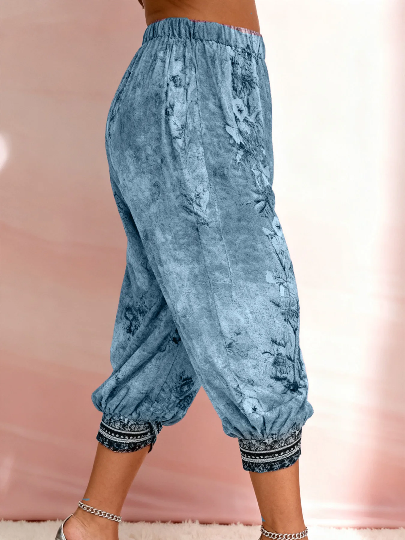 Retro Blended Floral Brushstroke Print Plus Size High Waist Wide Leg Capri Pants, Plush Breathable Comfort Stylish Casual All Season Outdoor Printed Trousers Diverse Color Range For Curvy Females