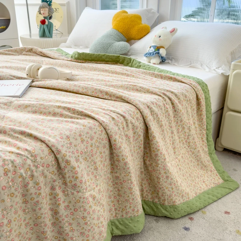 Cooling Bean Summer Quilt, Ultra-Soft Skin-Friendly Air Conditioner Quilt, Lightweight And Breathable Summer Cooling Quilt. with Fine Quilting Craftsmanship, It Is a Thin Quilt for Dormitory, Home And Office Naps, Machine Washable