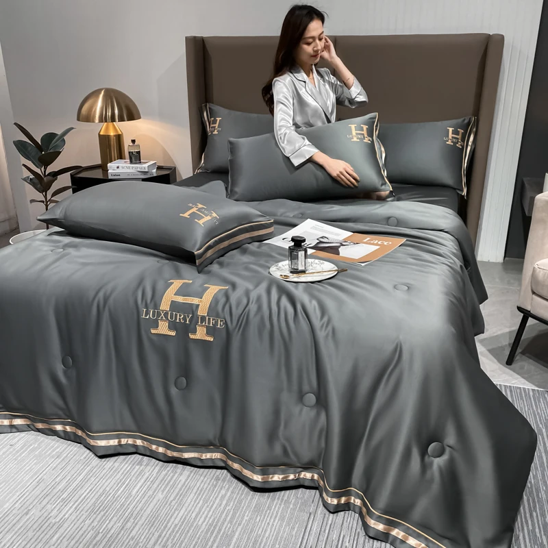 New Ice Silk Summer Quilt Air Conditioned Comforter Quick Cooling and Cooling Home Student Dormitory Quilt Queen King Size