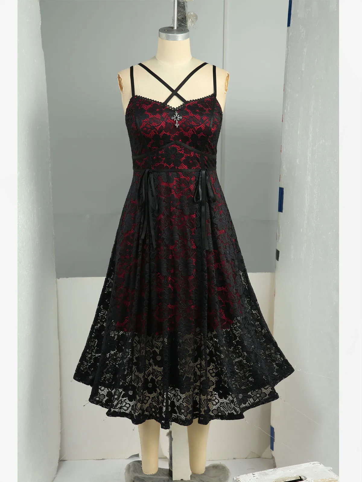 Plus Size Gothic Lace Midi Dresses Women Black Red Floral Overlay Crisscross Strappy Cami Dress Vintage Tie Waist Dress Vestidos - Image 5