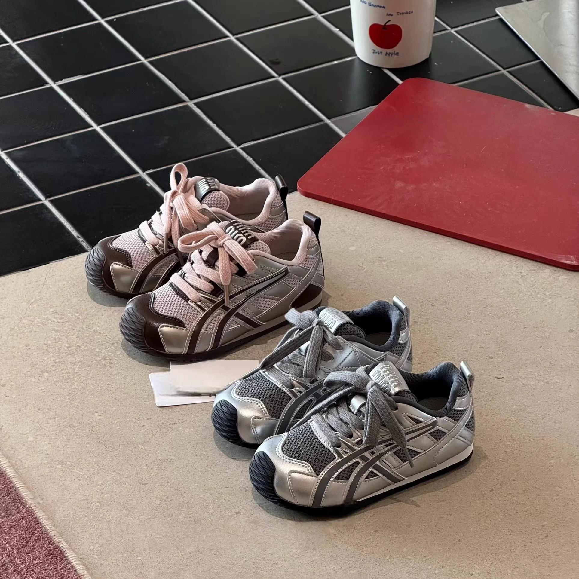 2026 Autumn New Children's Shoes Boys' Soft Sole Comfortable Sports Casual Shoes Girls' Fashion Bright Girls' Board Shoe