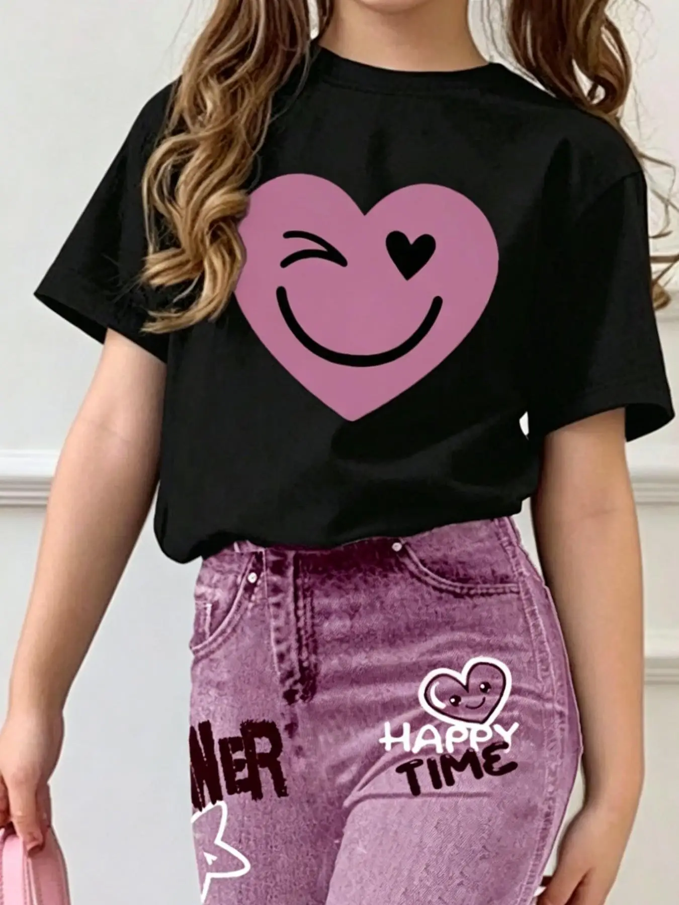 Girls' Summer Casual Outfit: Black Short-Sleeve Top with Smiley Face Print + Purple Flared Pants with English Print, Two-Piece Set Suitable for Ages 3 and Above, Versatile Clothing for Home and Outings - Image 4
