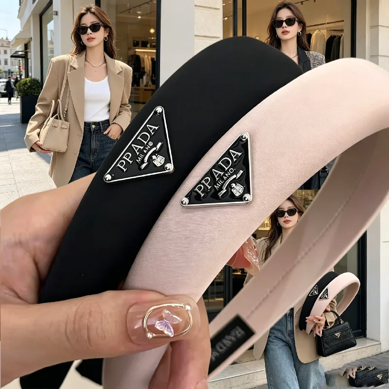 New 2026 Women's Velvet Hair Band - Retro Wide Hair Circle with Metal Logo Plate - Elegant and Stylish Daily Hair Accessory